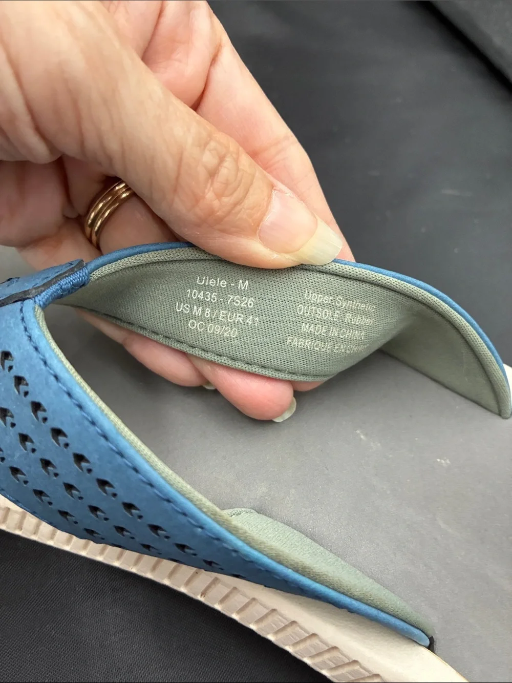 OluKai Blue and Gray Men’s Waterproof Flip-Flops size 8